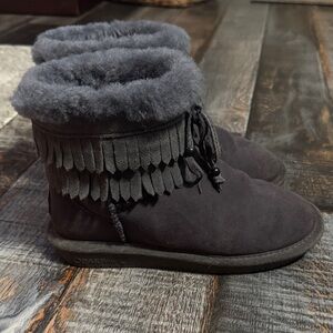 BearPaw Women's Charcoal gray Fringe Boots size 6